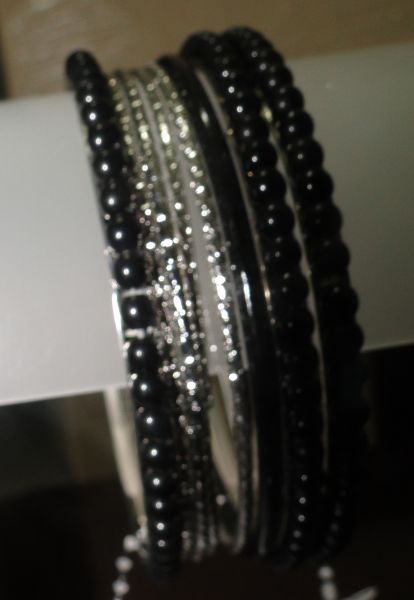 Bolinhas Pretas com Metal