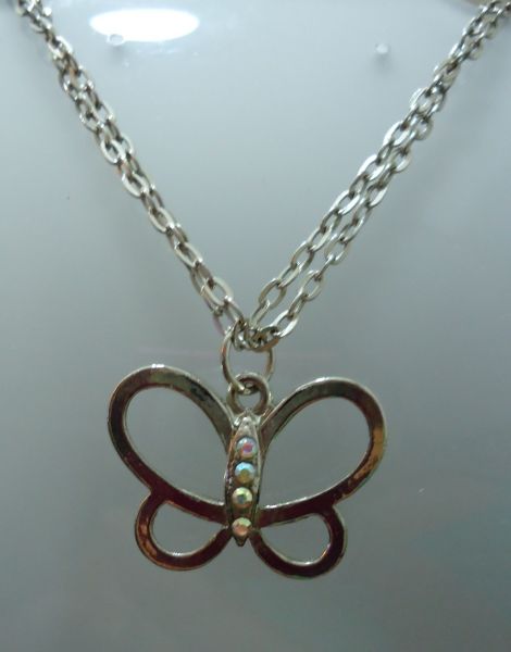 Colar com Borboleta e Strass
