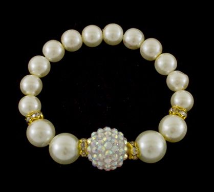 Pérolas com detalhes dourado